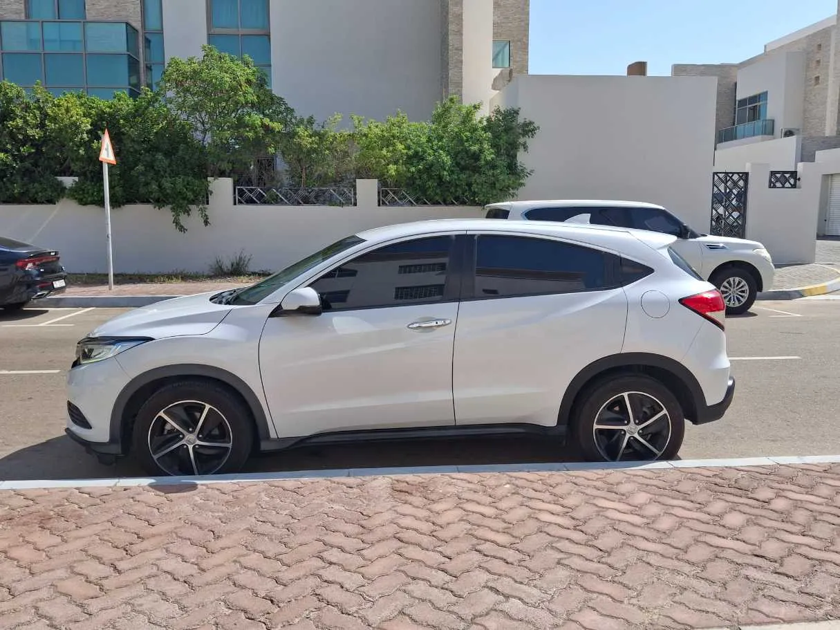 Car image 8
