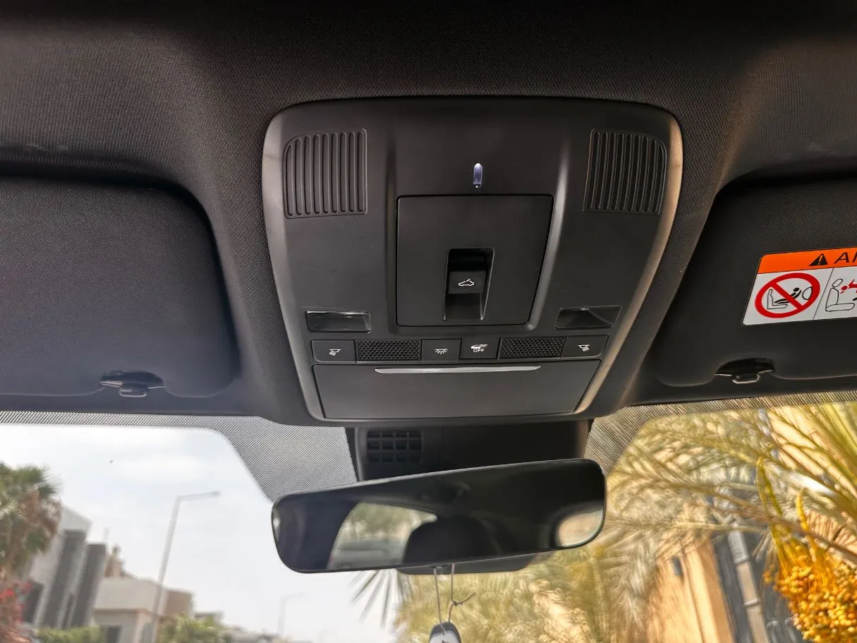 Car image 25