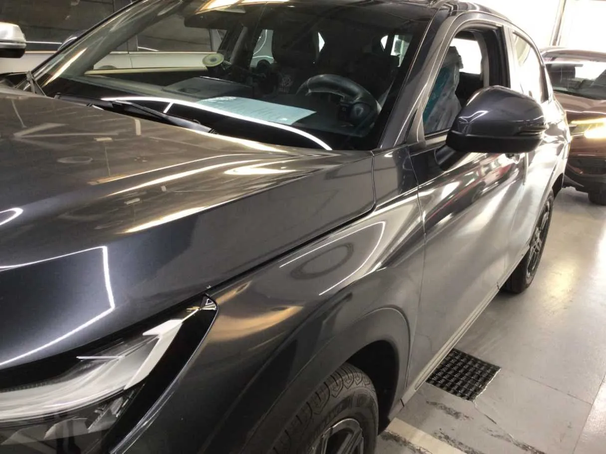 Car image 12