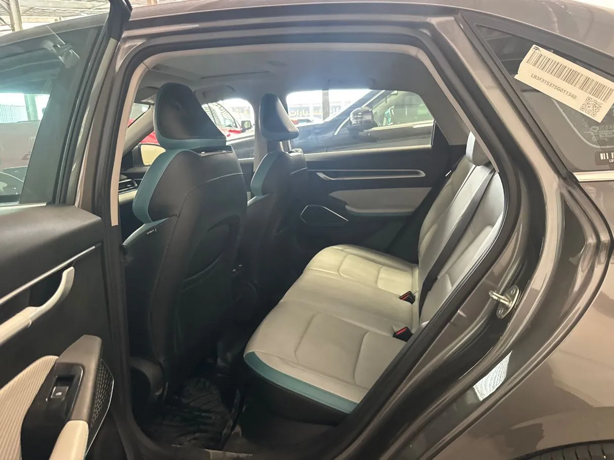 Car image 15
