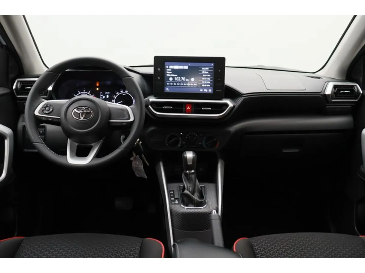 Car image 14