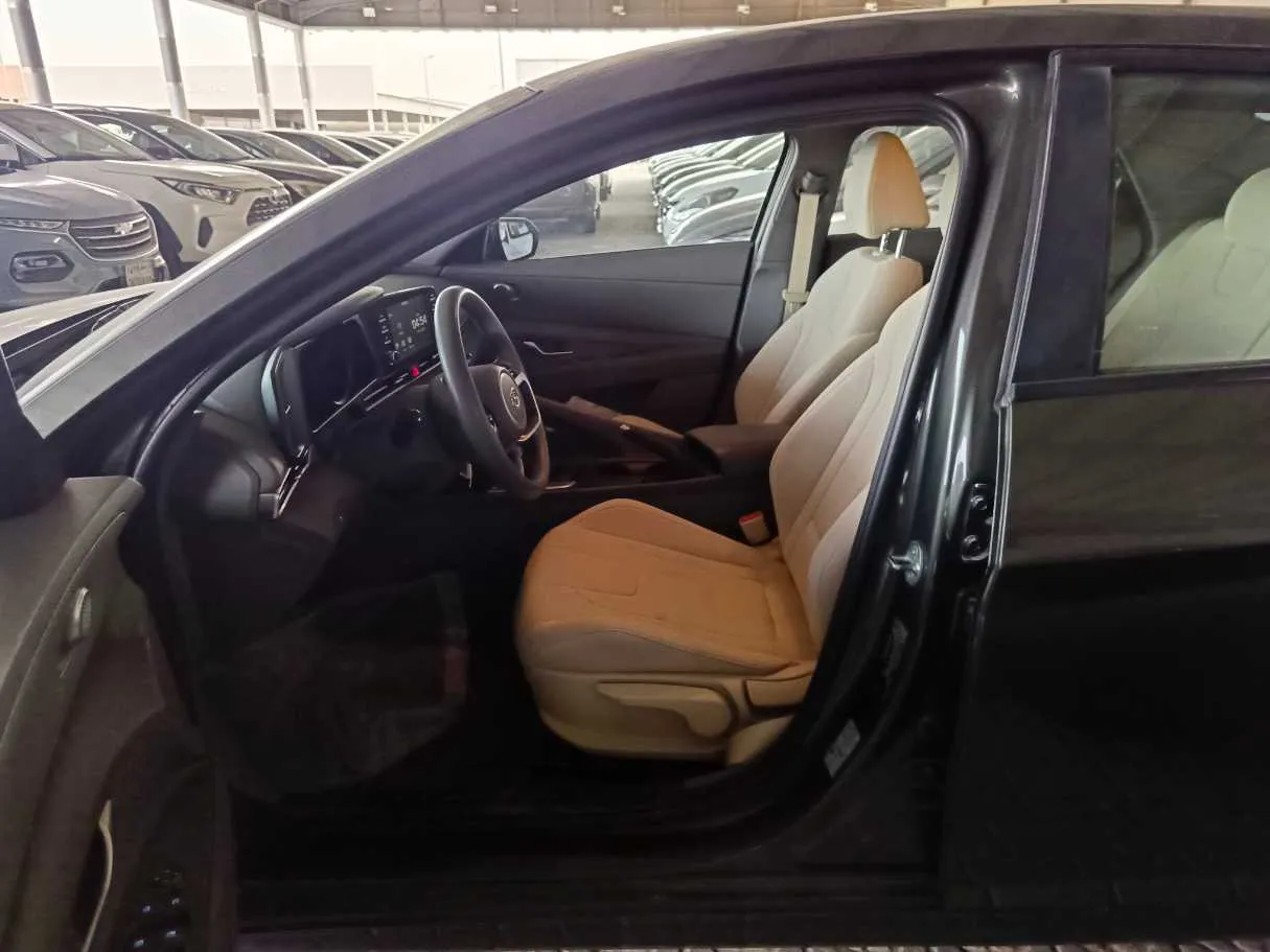 Car image 10