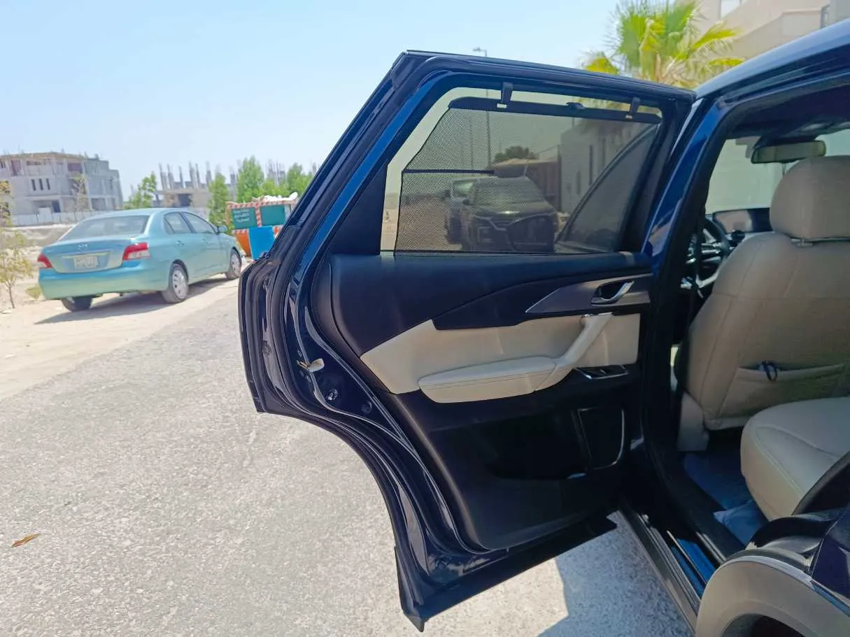 Car image 14