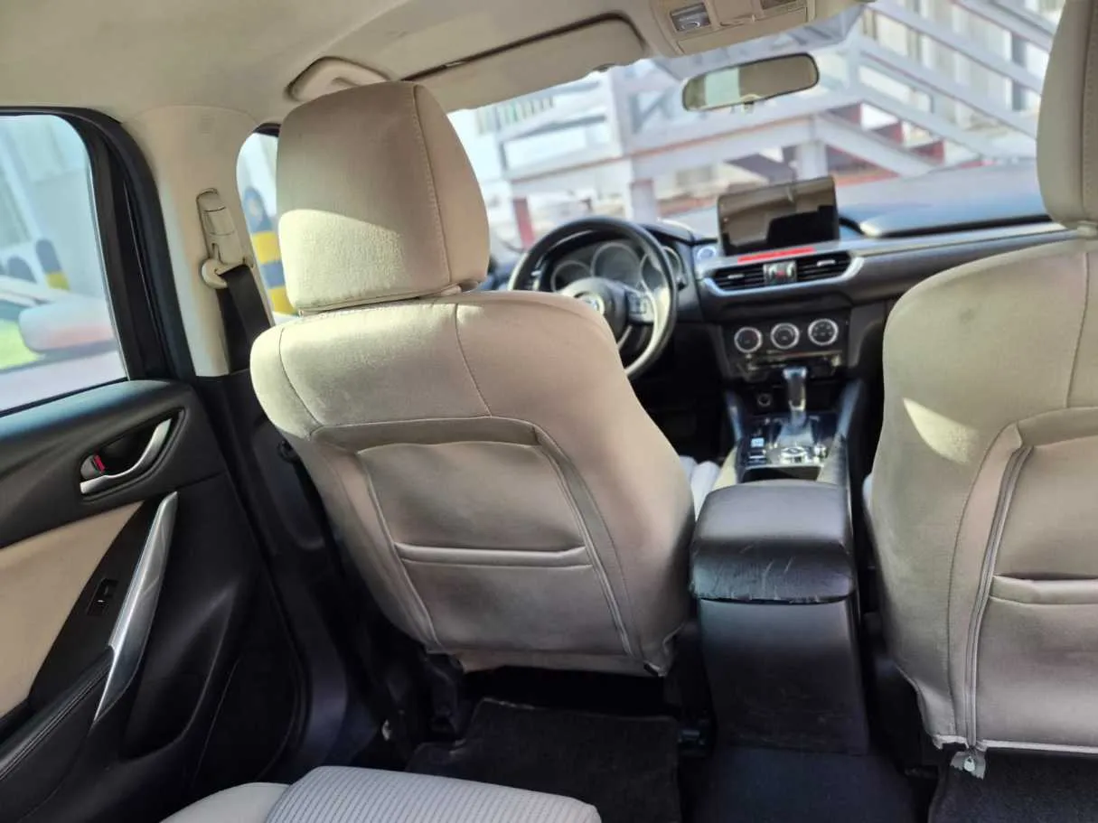 Car image 23