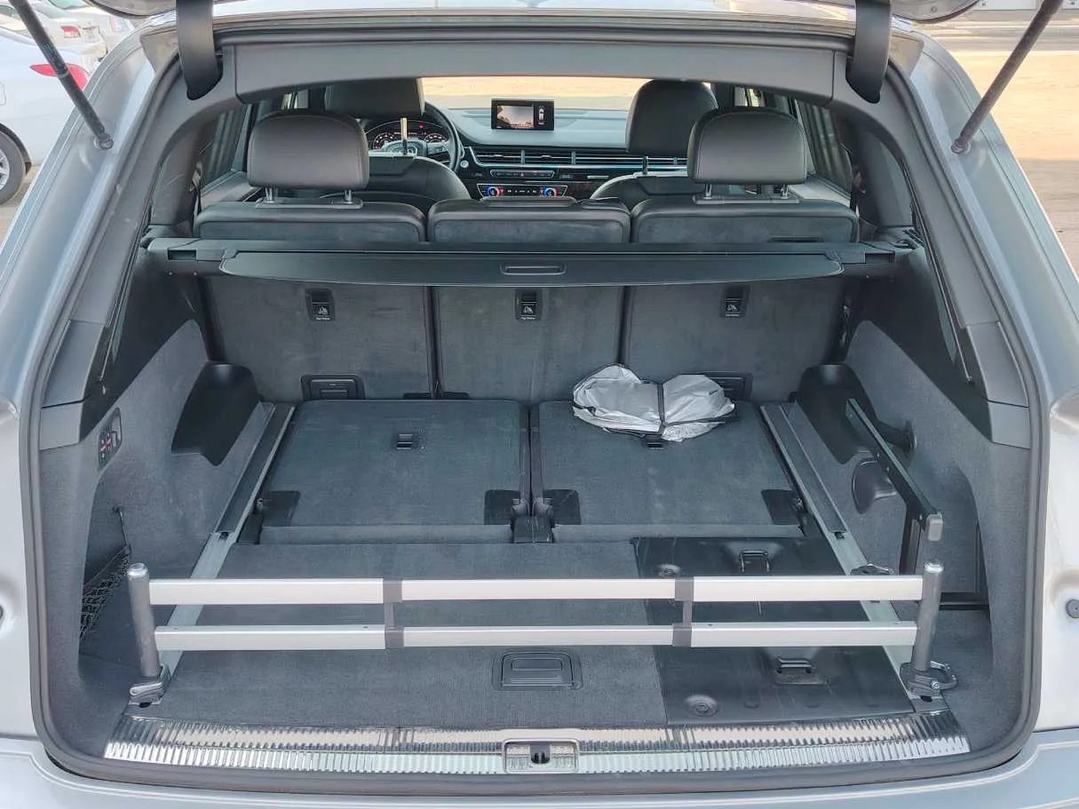 Car image 30
