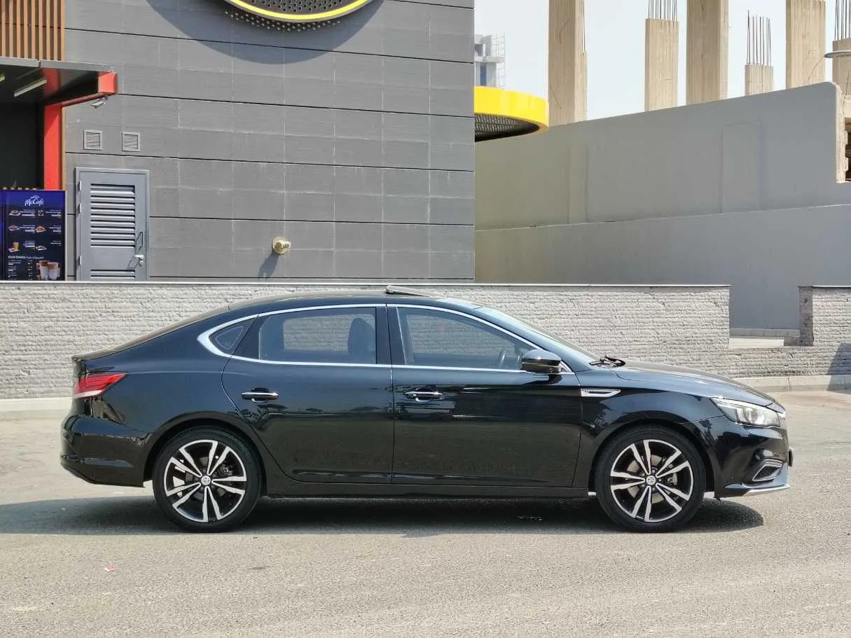 Car image 4