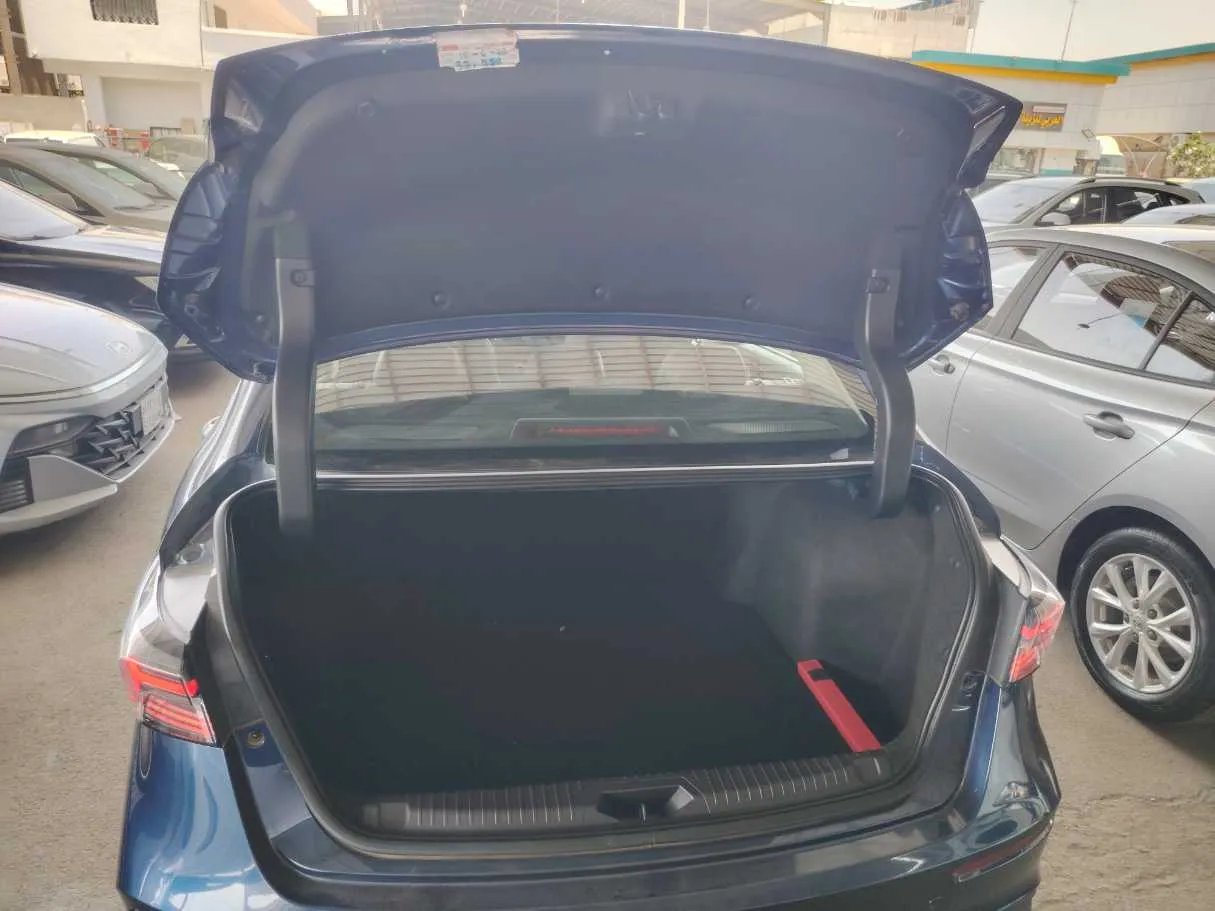 Car image 28