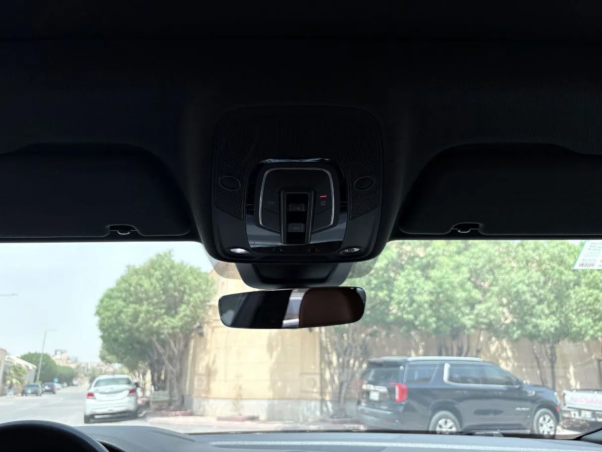 Car image 27