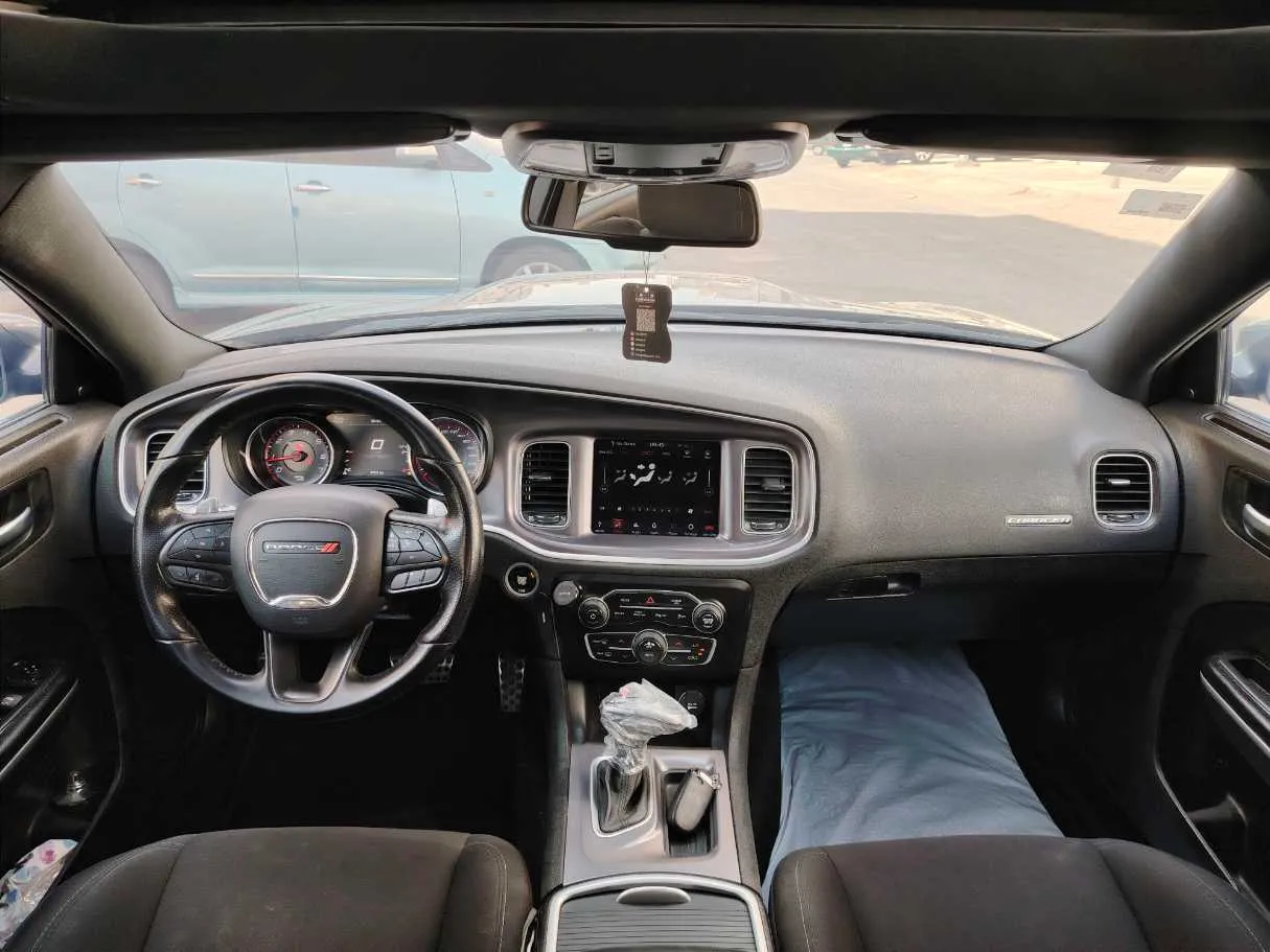 Car image 17