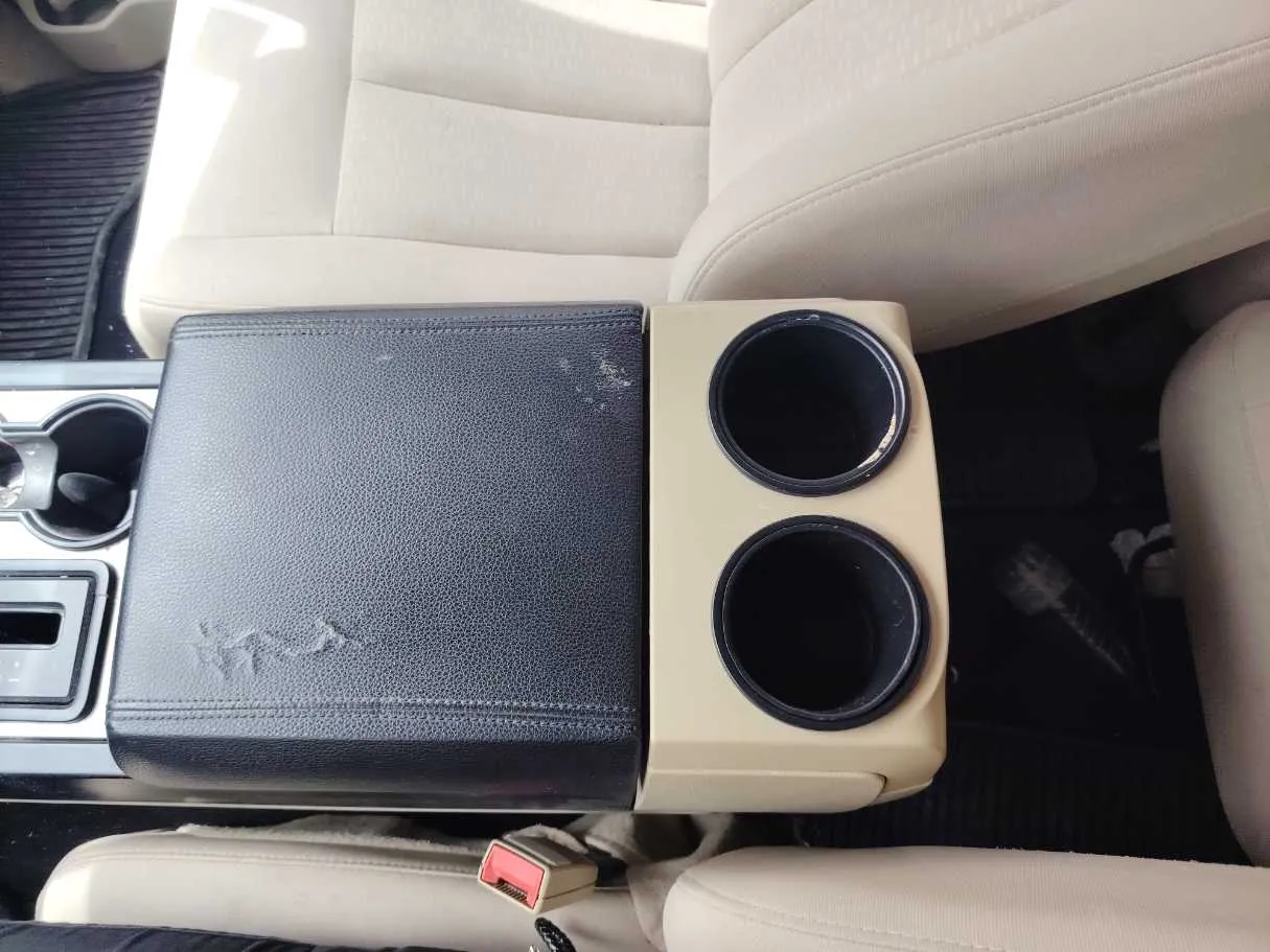Car image 26