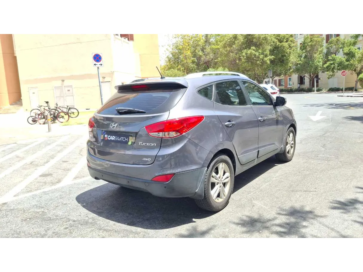 Car image 5