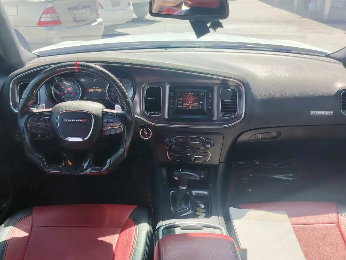 Car image 18