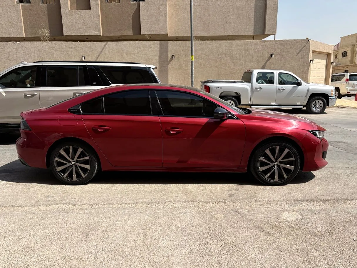 Car image 4