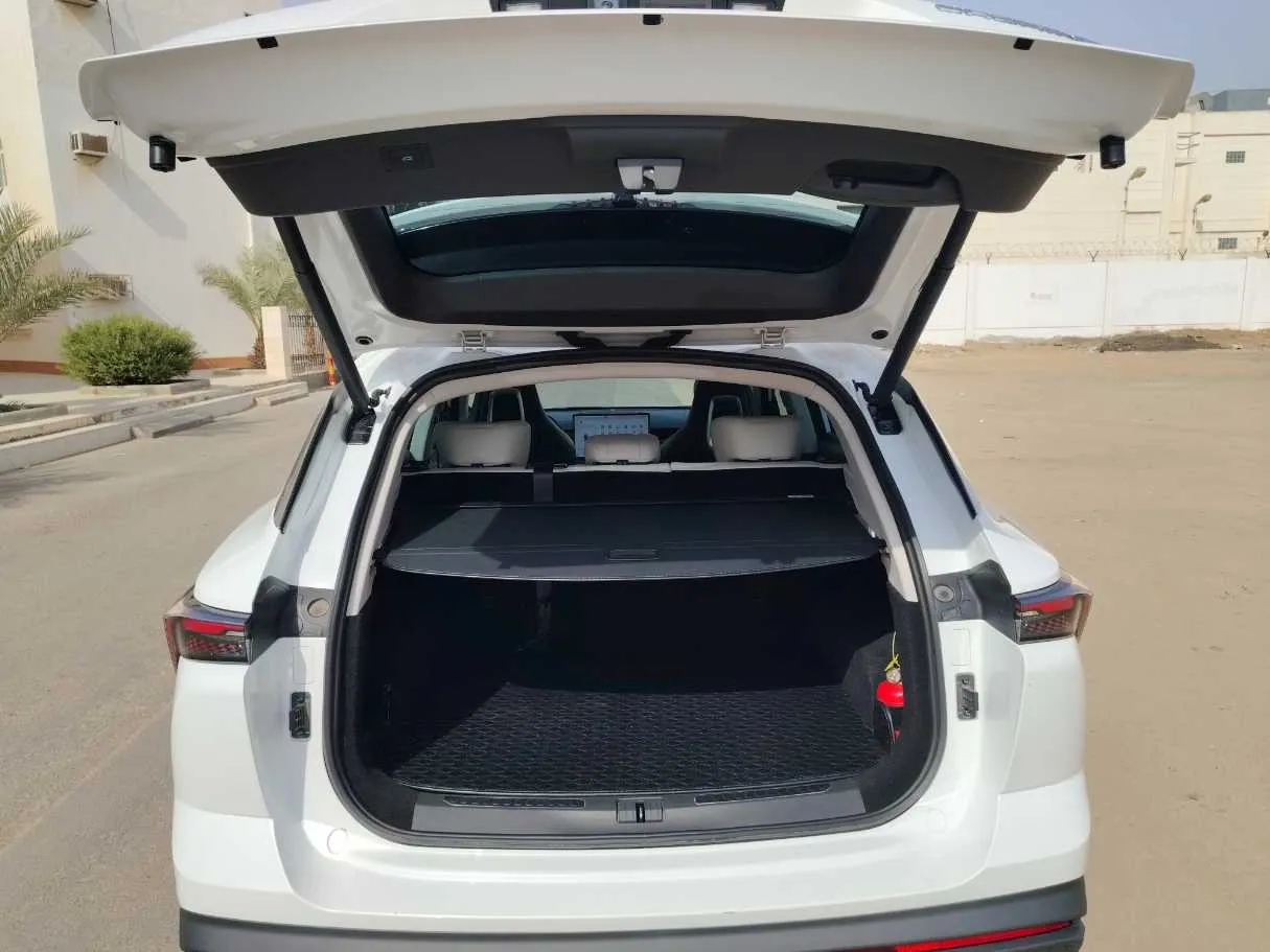 Car image 23