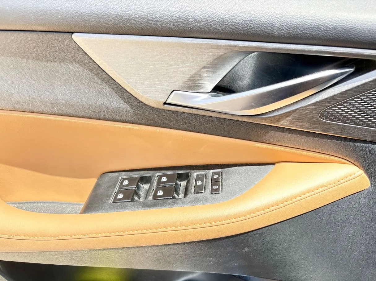 Car image 28