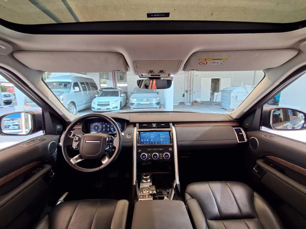 Car image 14