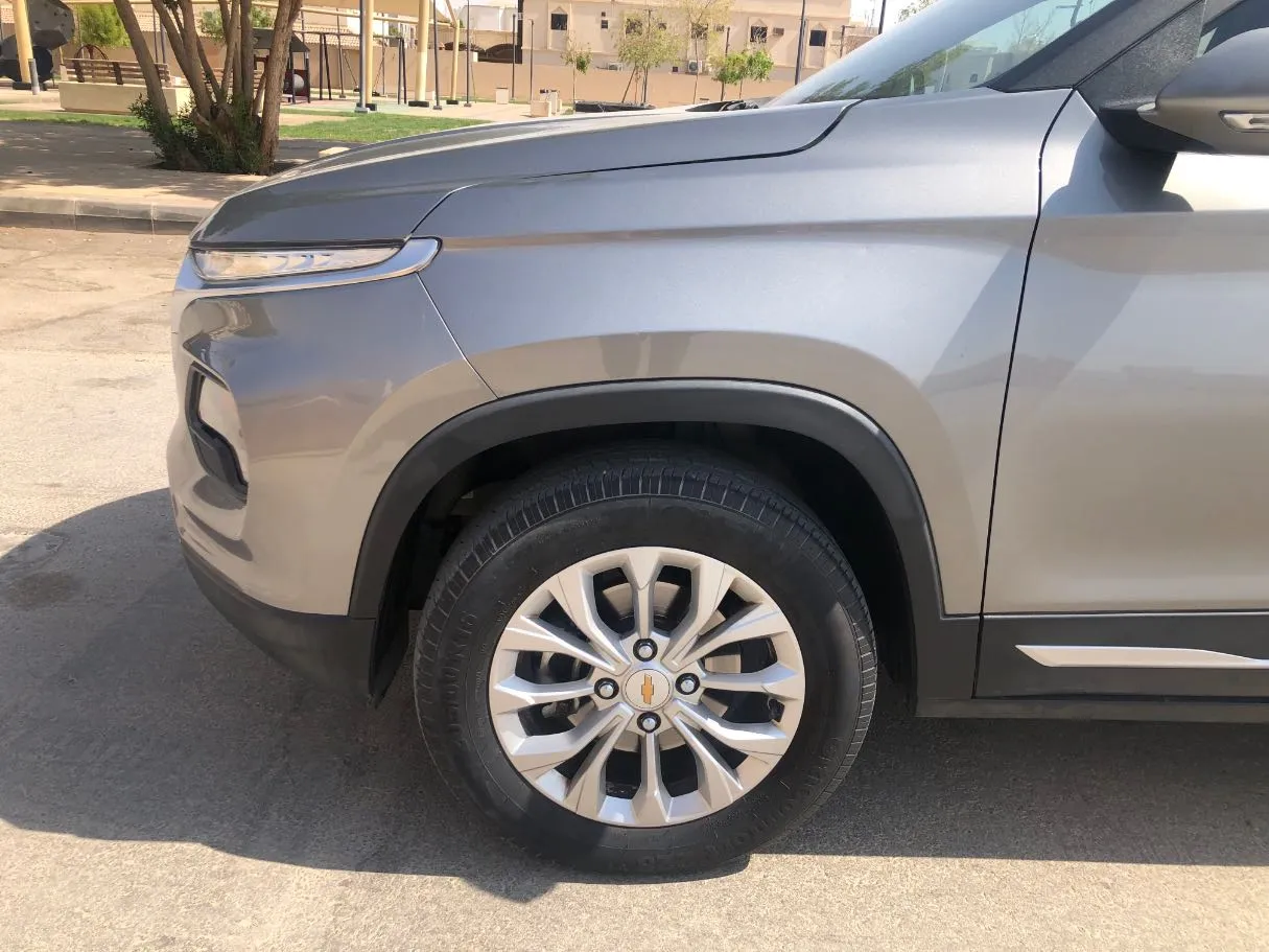 Car image 9
