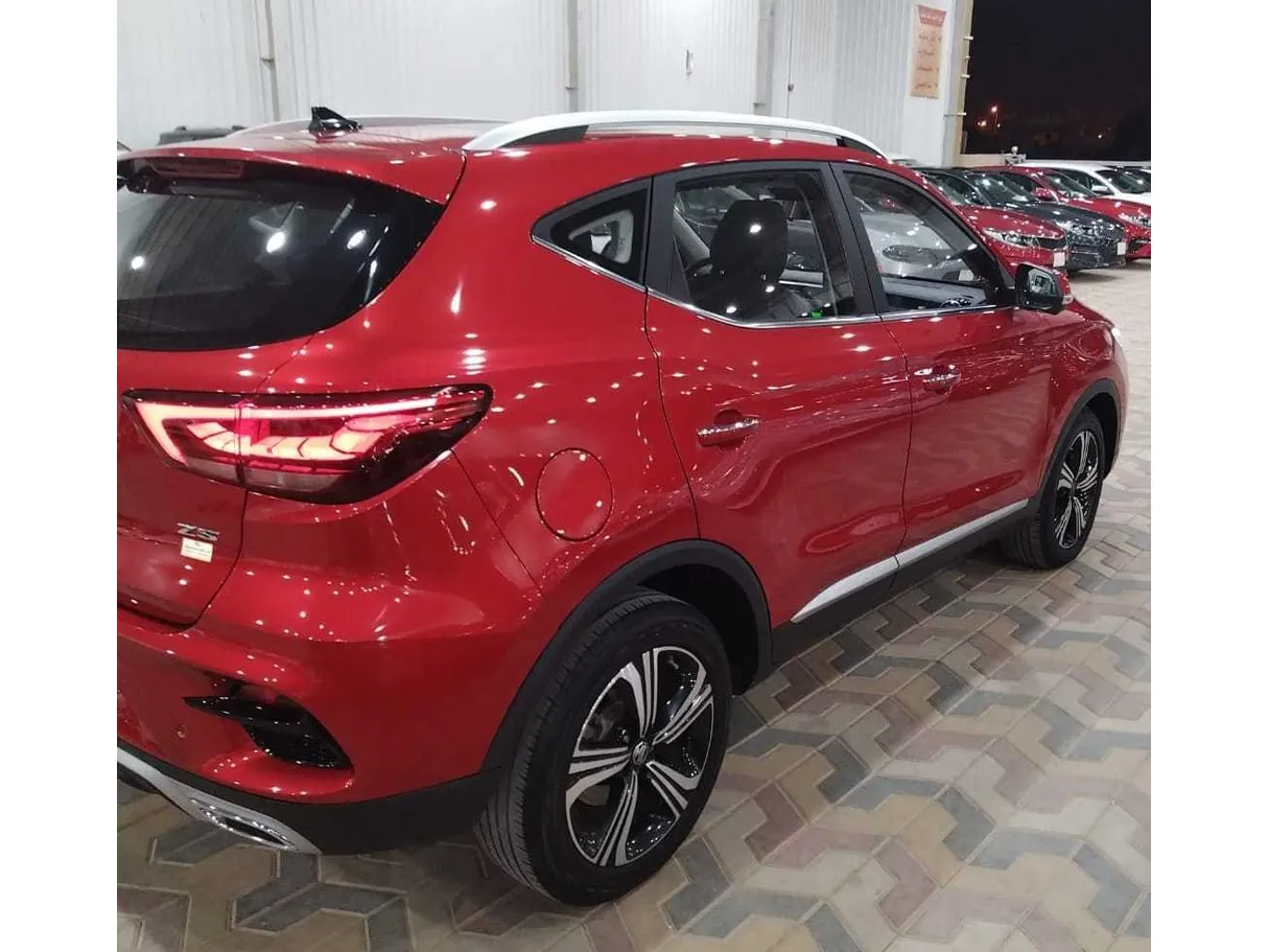 Car image 4