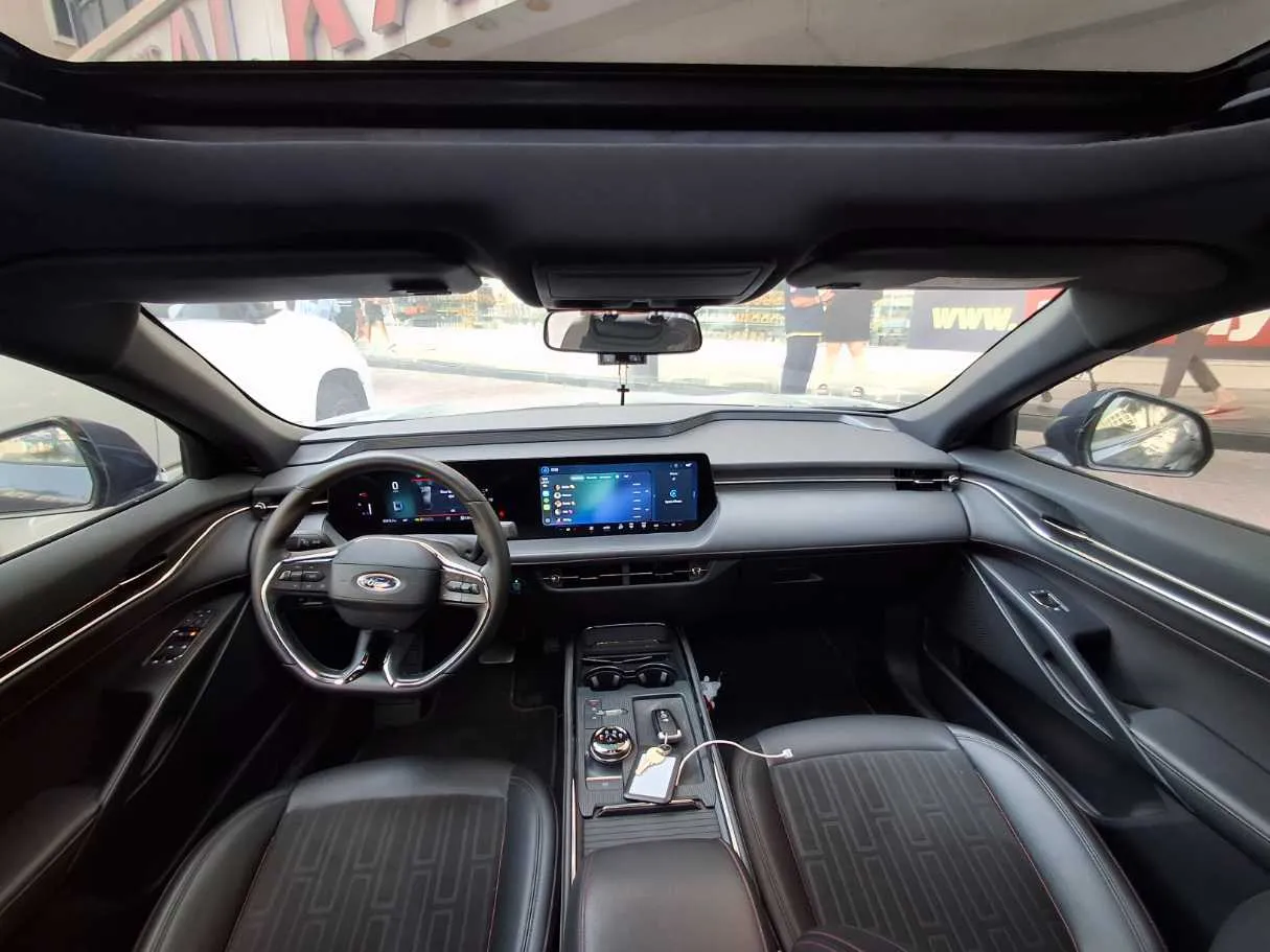 Car image 10