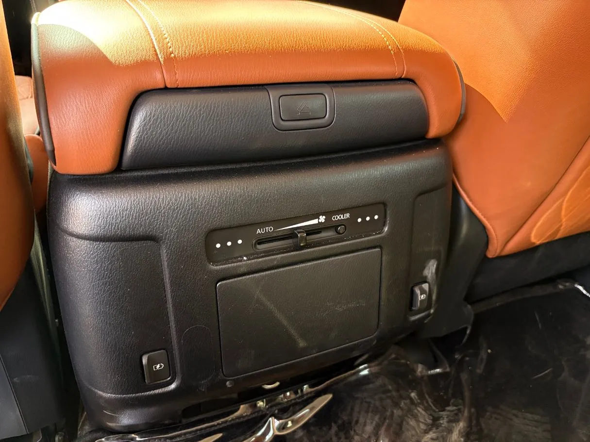 Car image 34