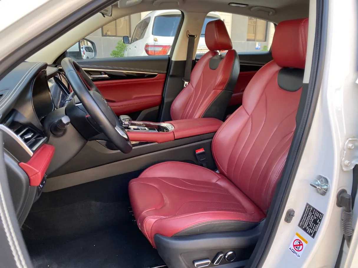 Car image 11