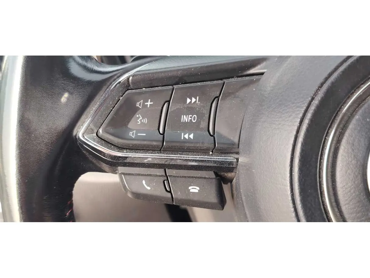 Car image 26