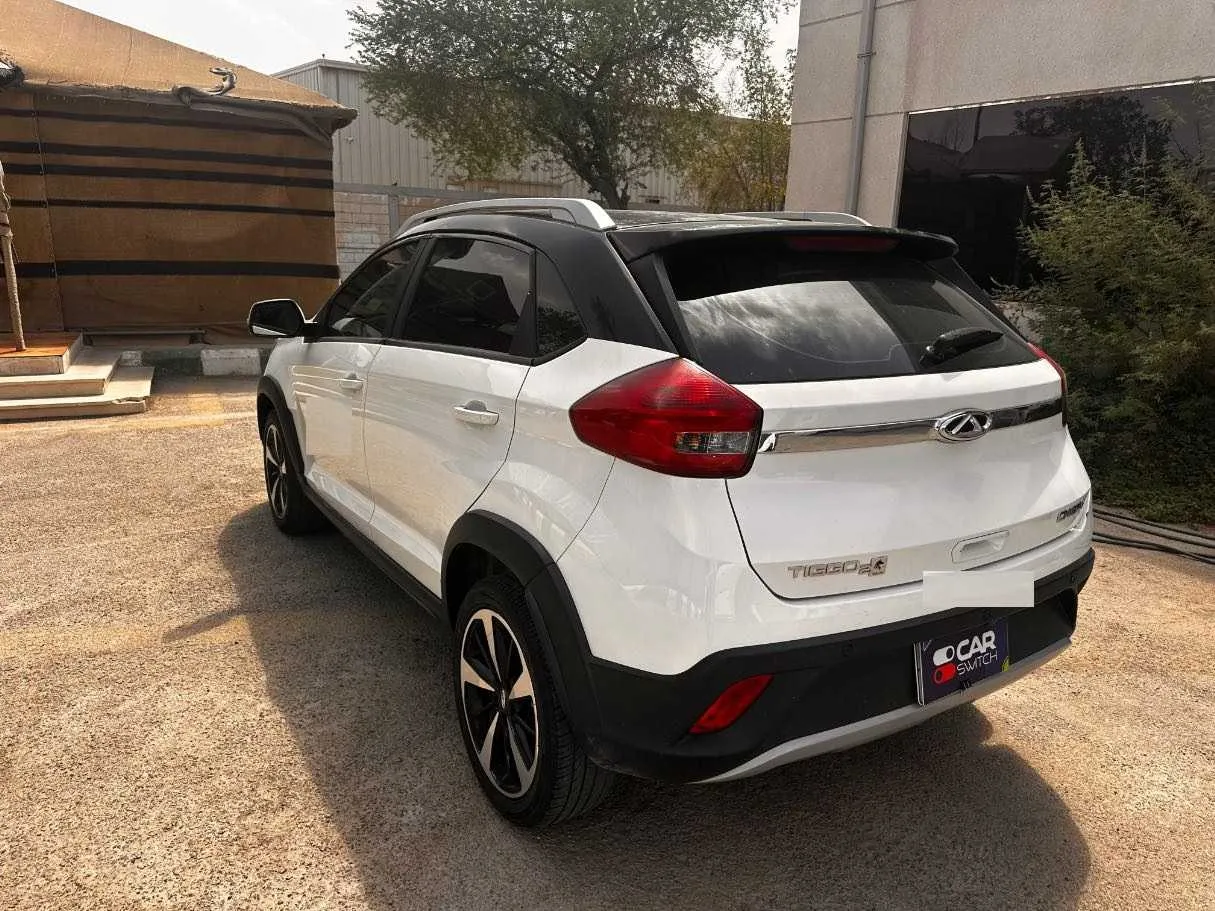 Car image 7