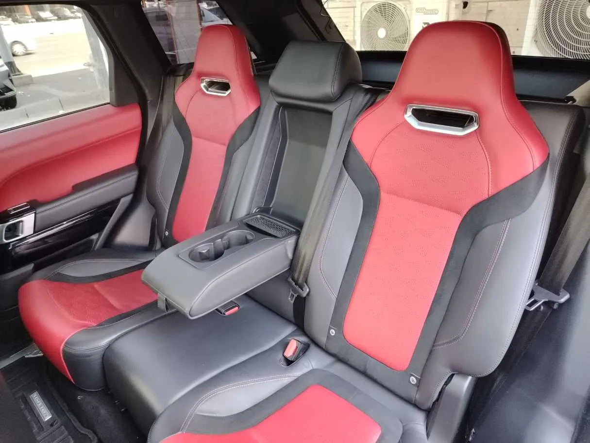 Car image 16