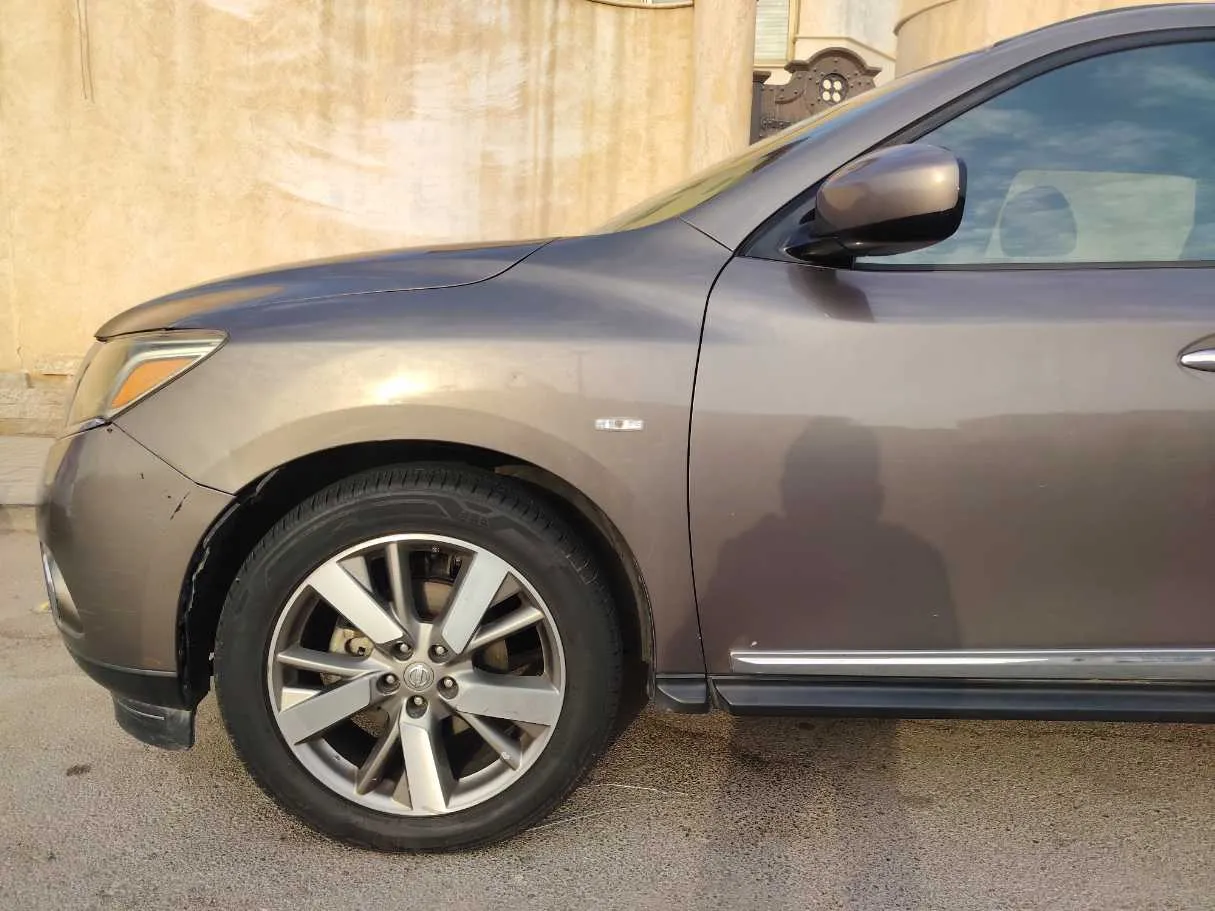 Car image 9