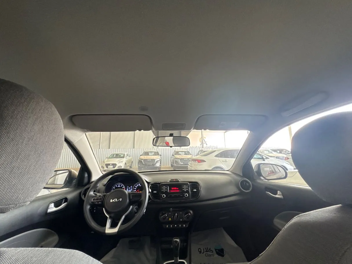Car image 16