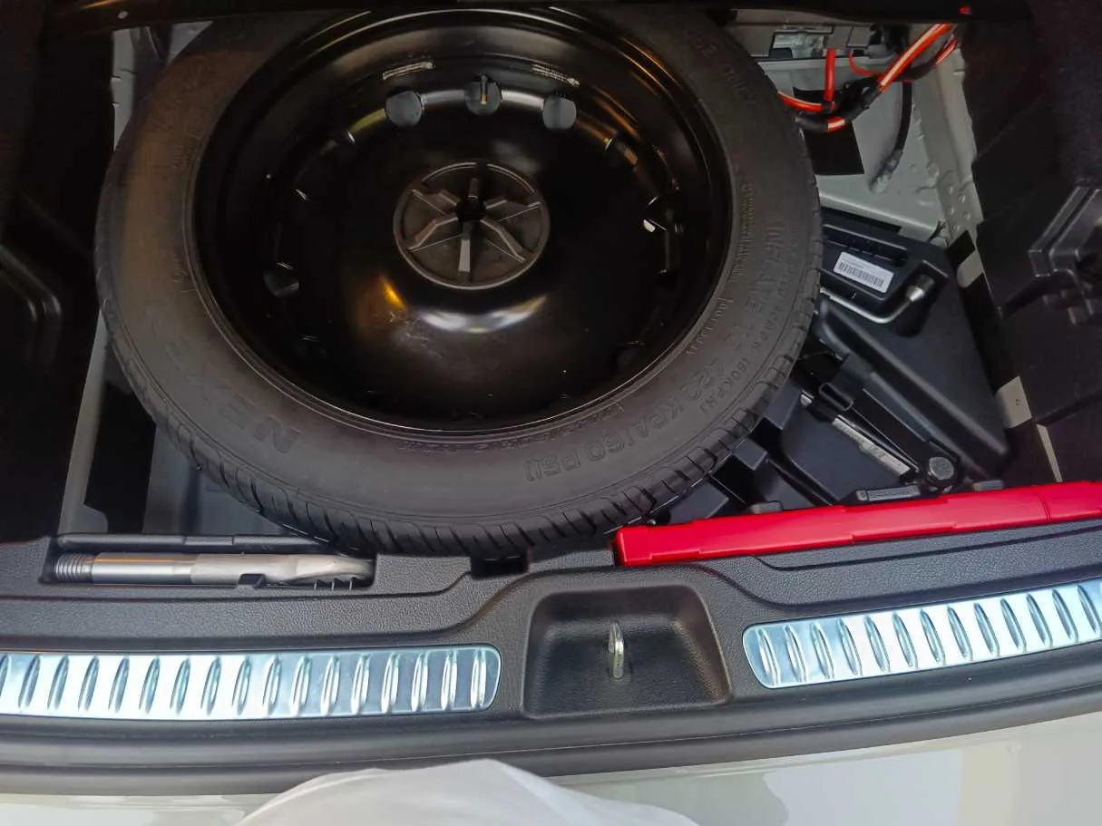 Car image 33