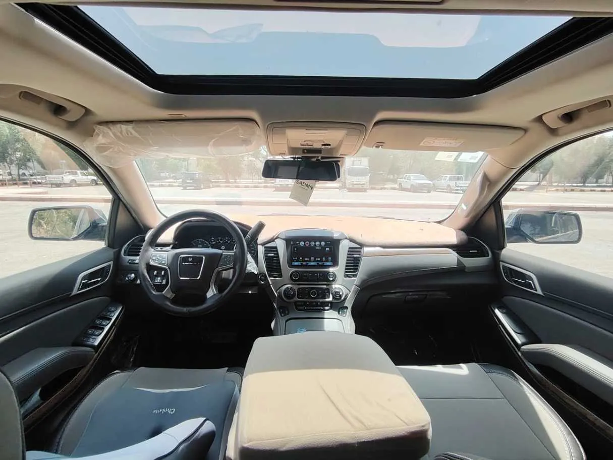 Car image 19