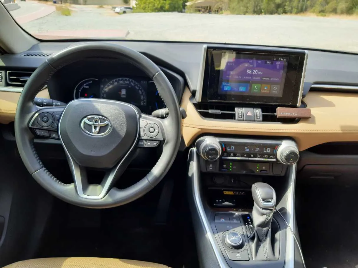 Car image 16