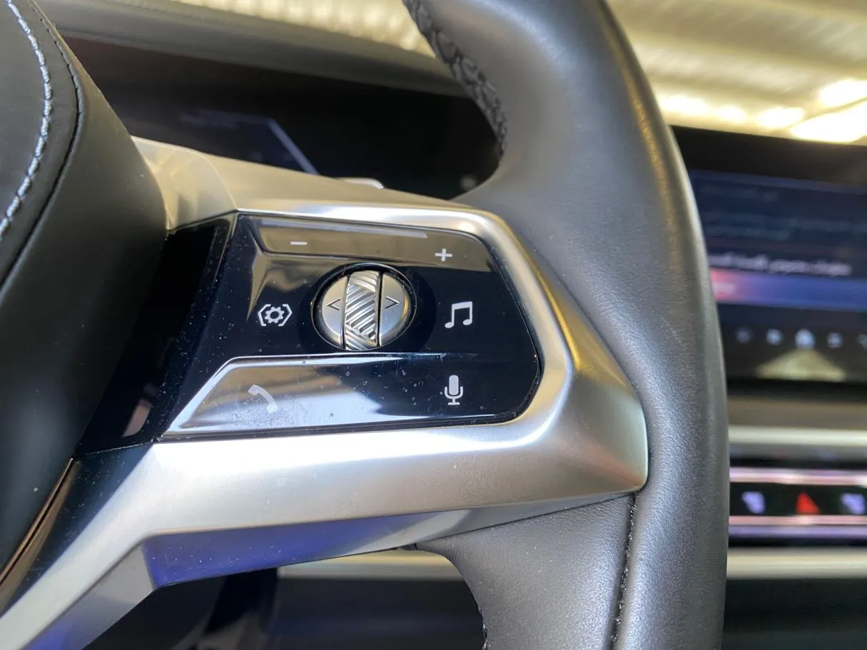 Car image 28