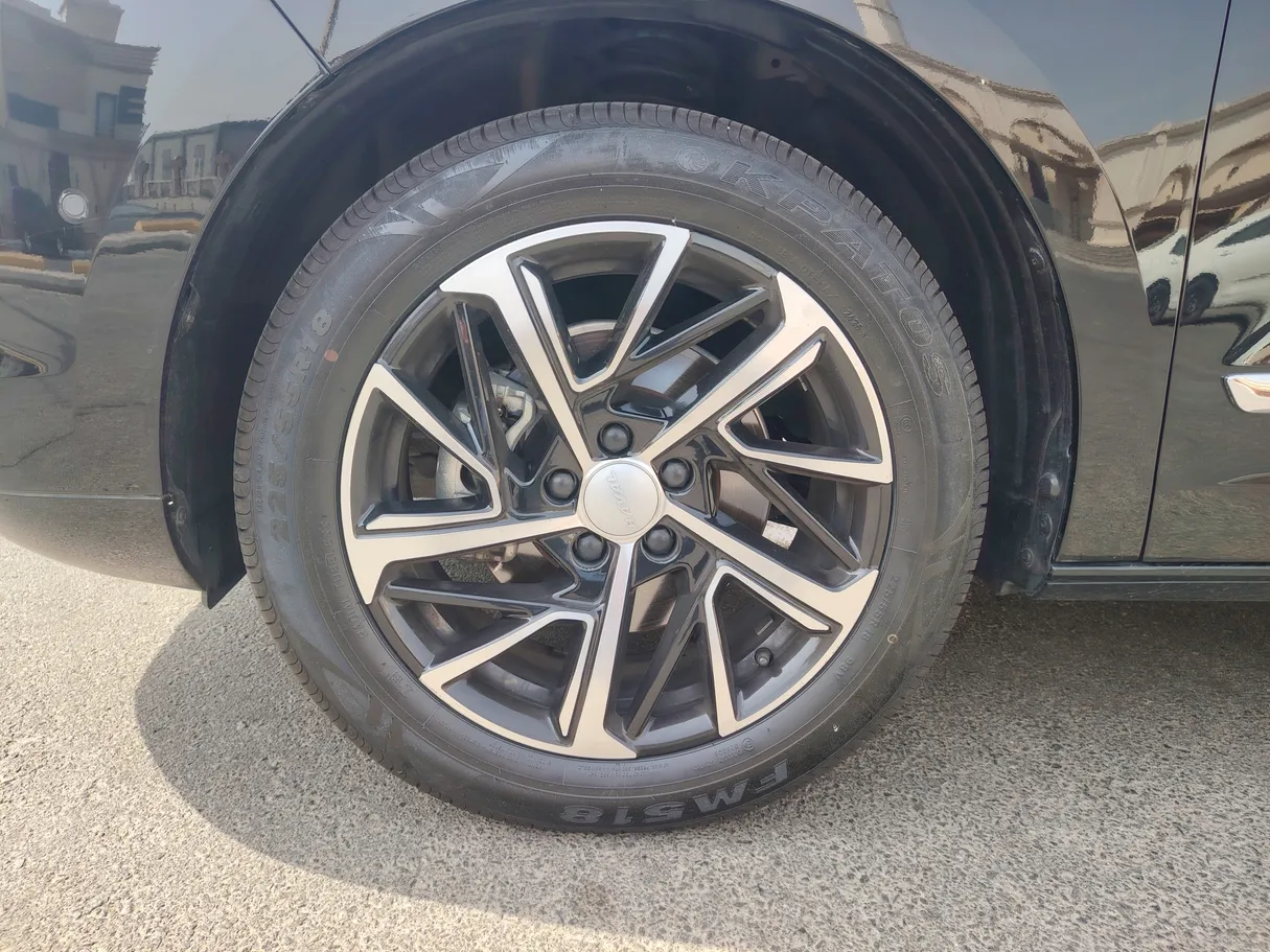 Car image 9