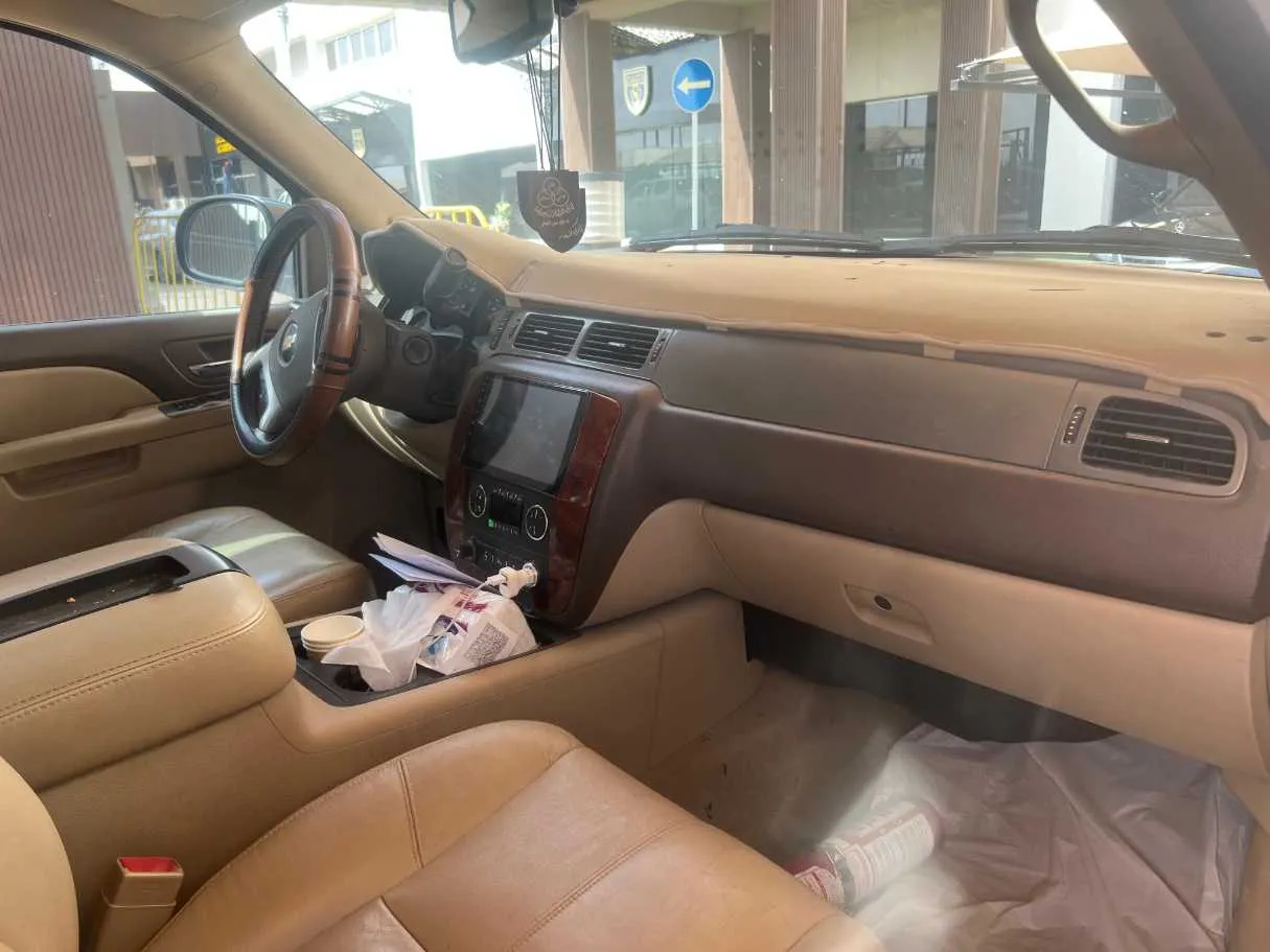 Car image 14