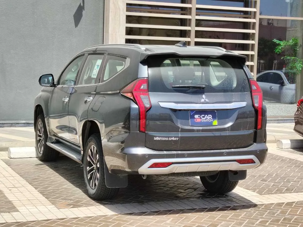 Car image 7