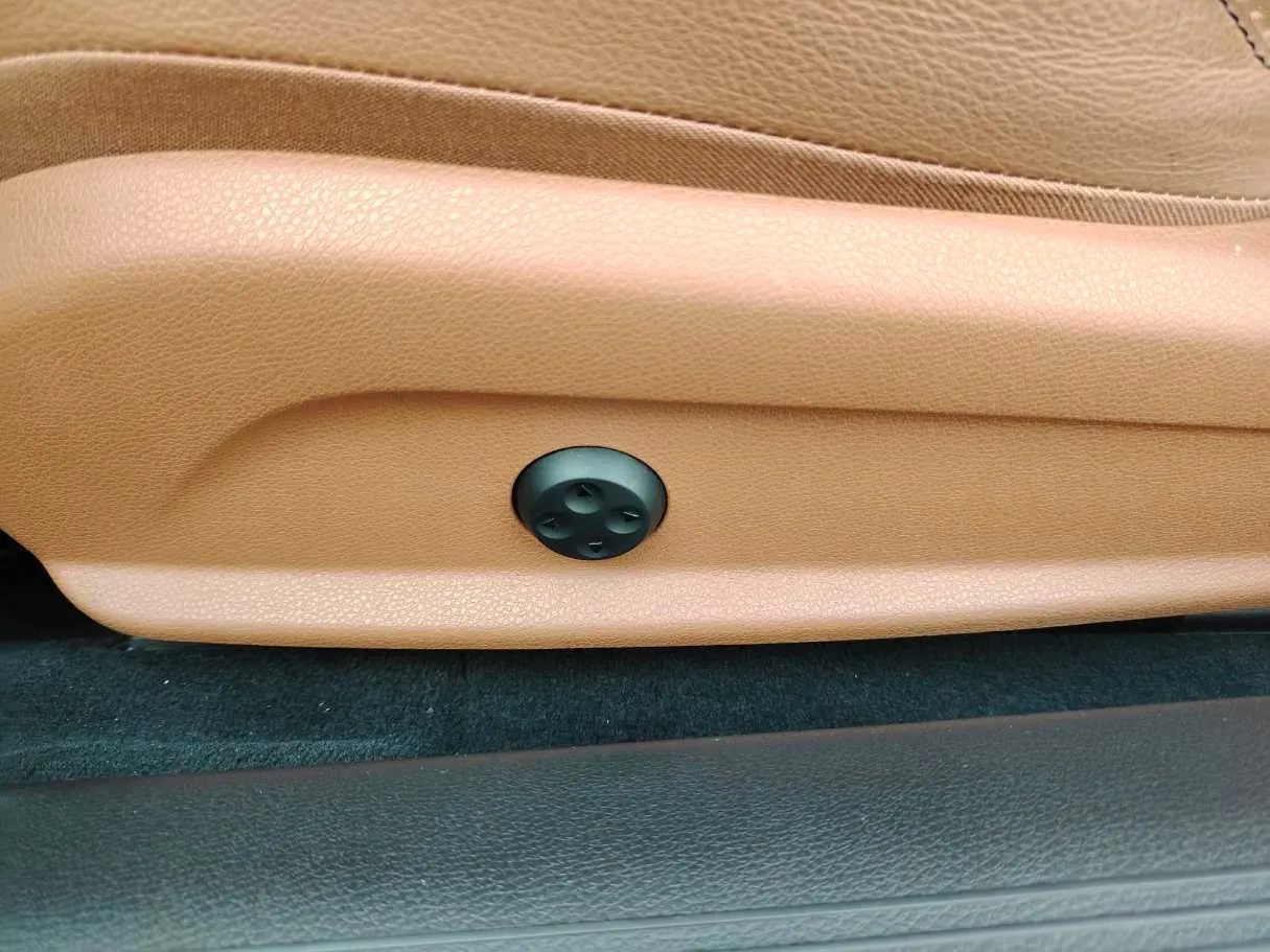 Car image 33