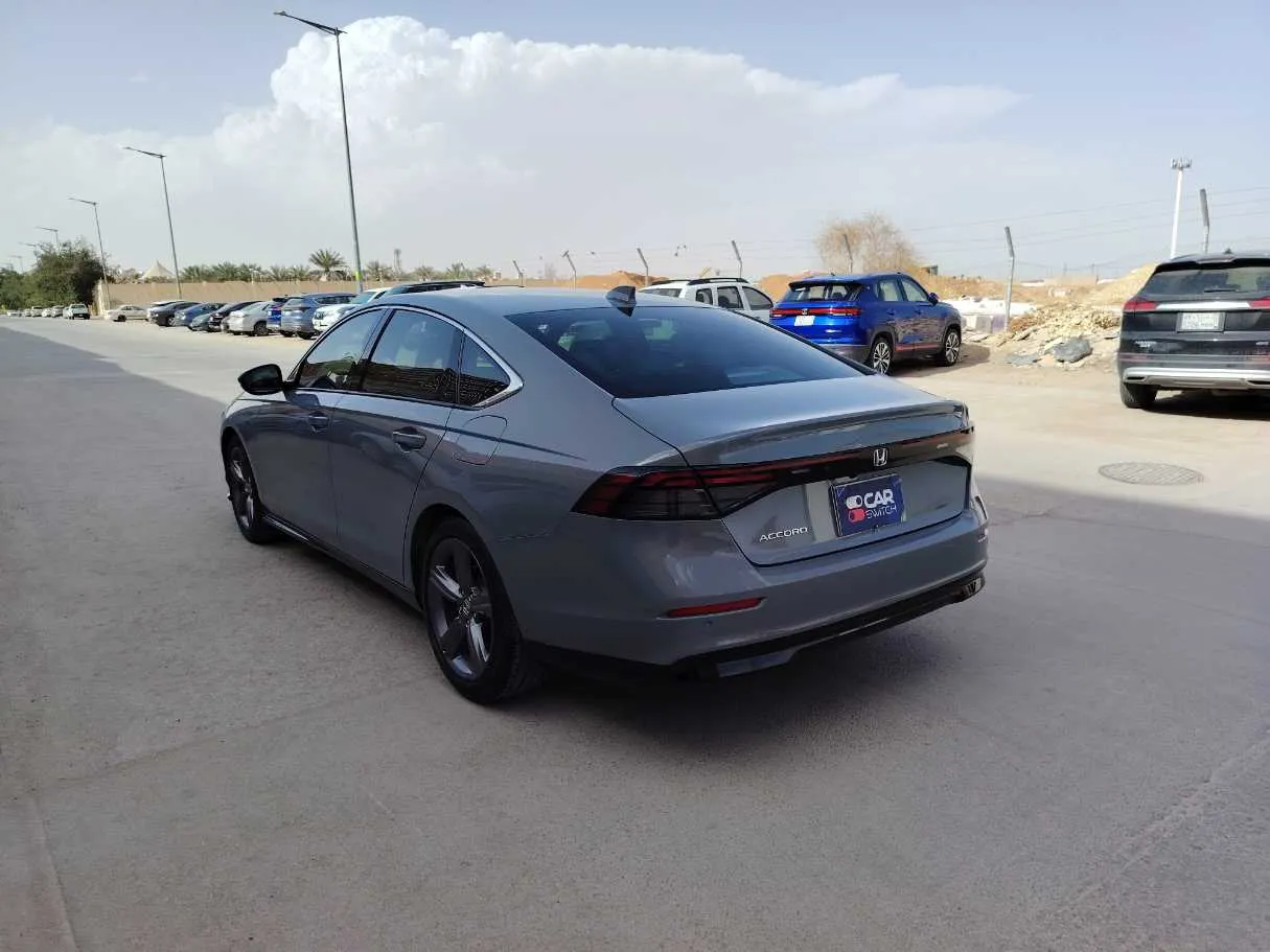 Car image 7