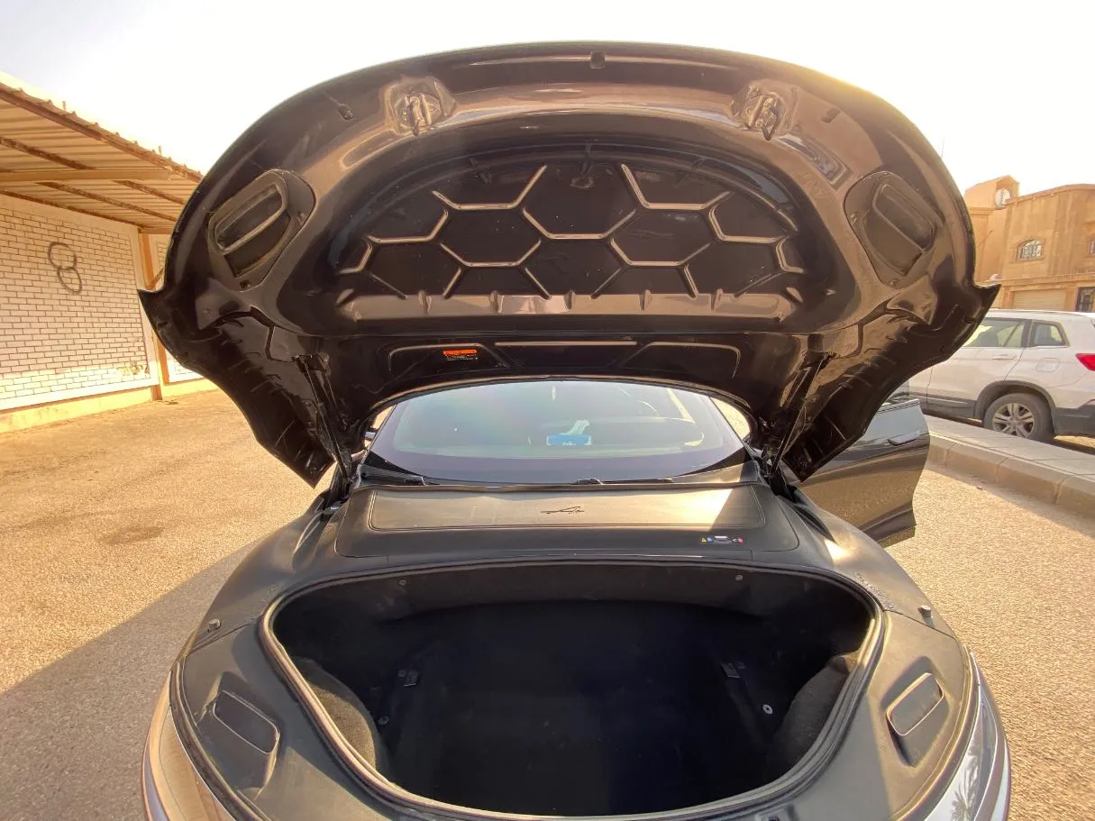 Car image 26