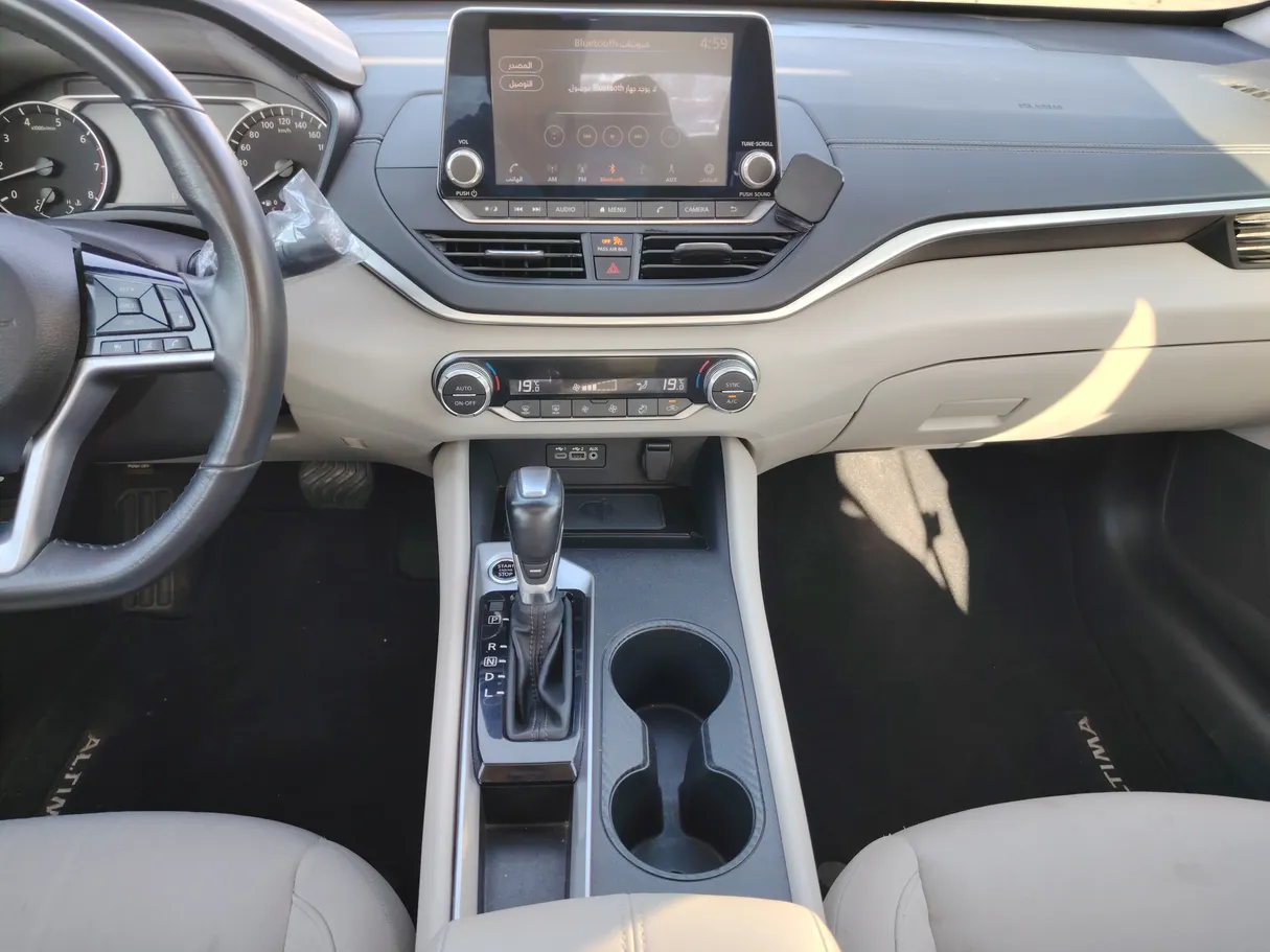 Car image 27