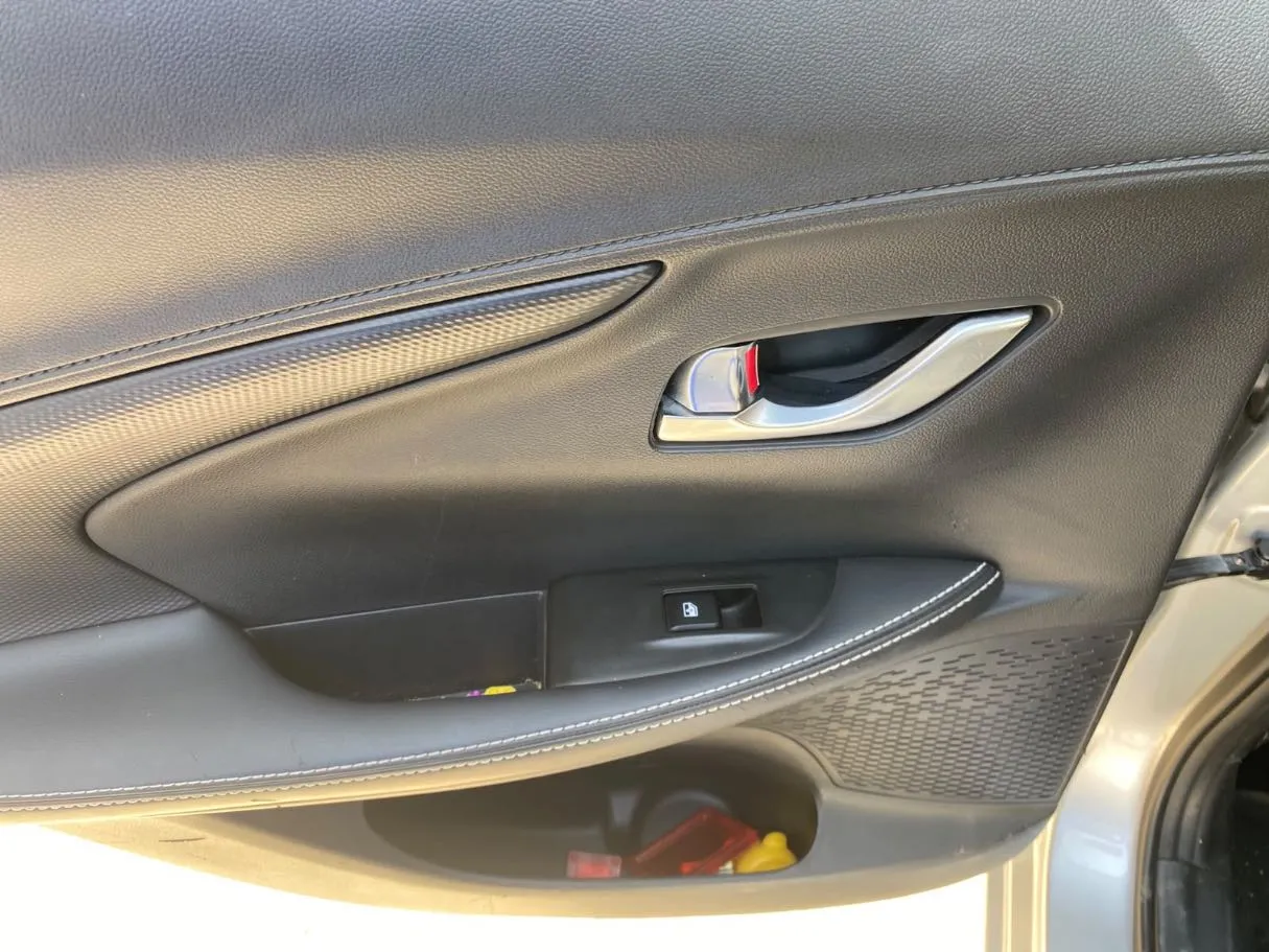 Car image 20