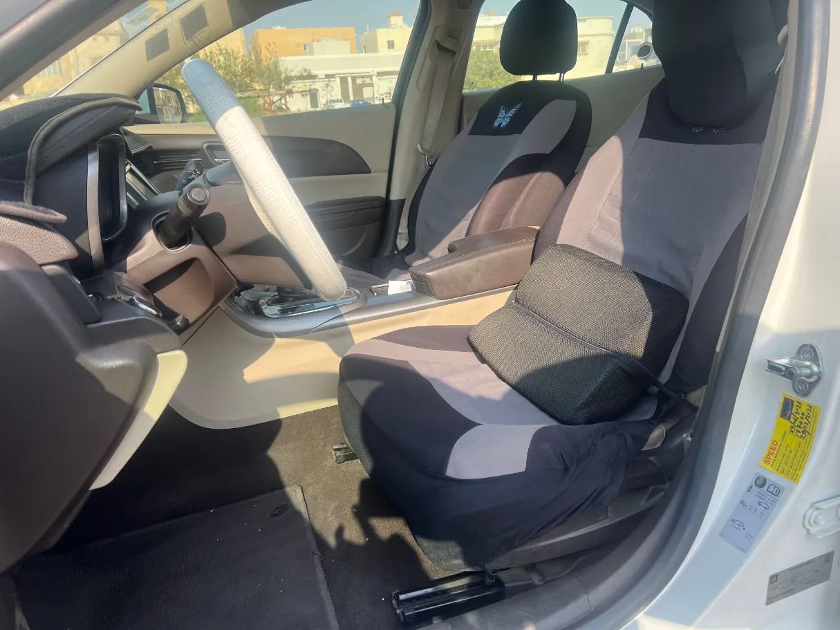 Car image 12