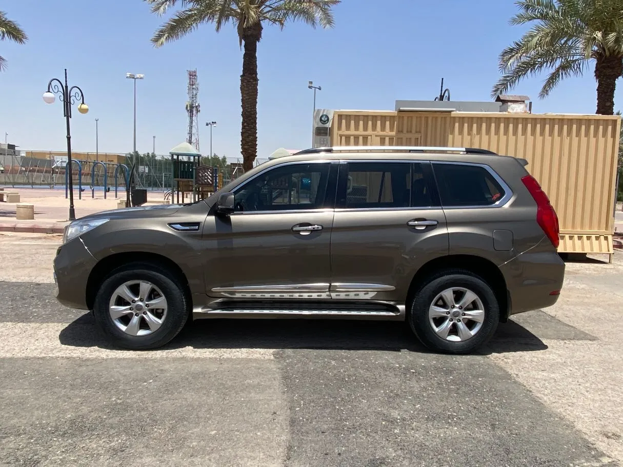 Car image 8