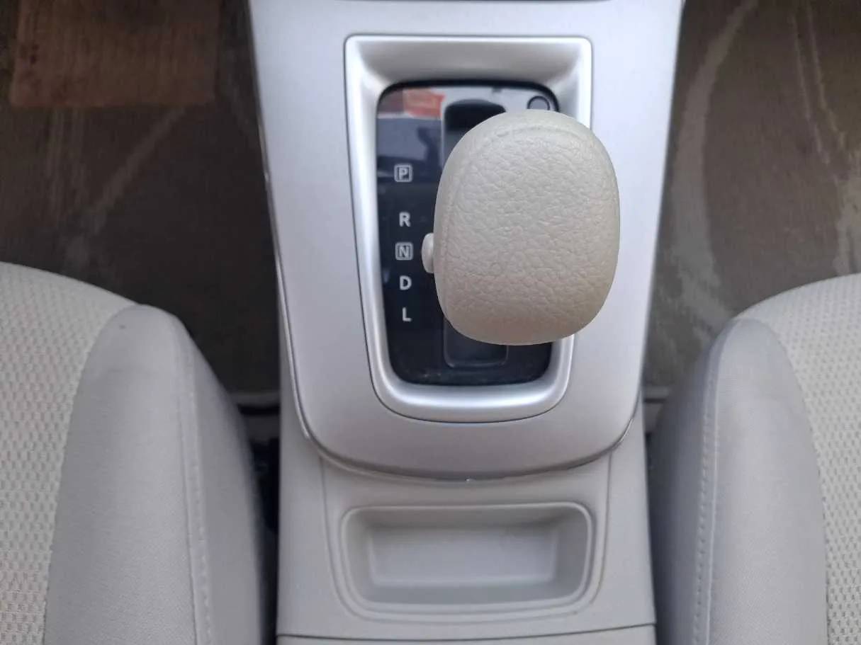 Car image 16