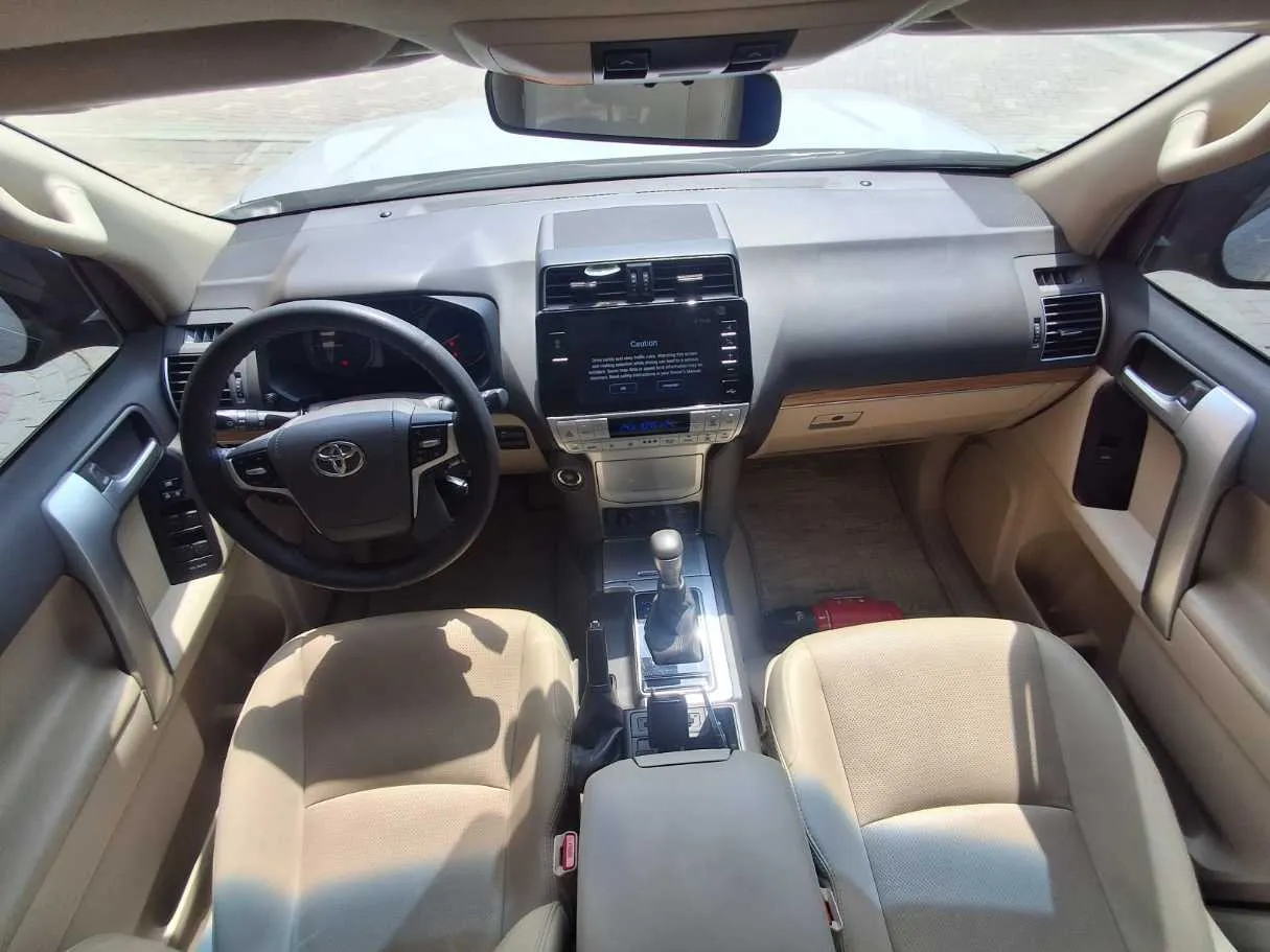 Car image 14