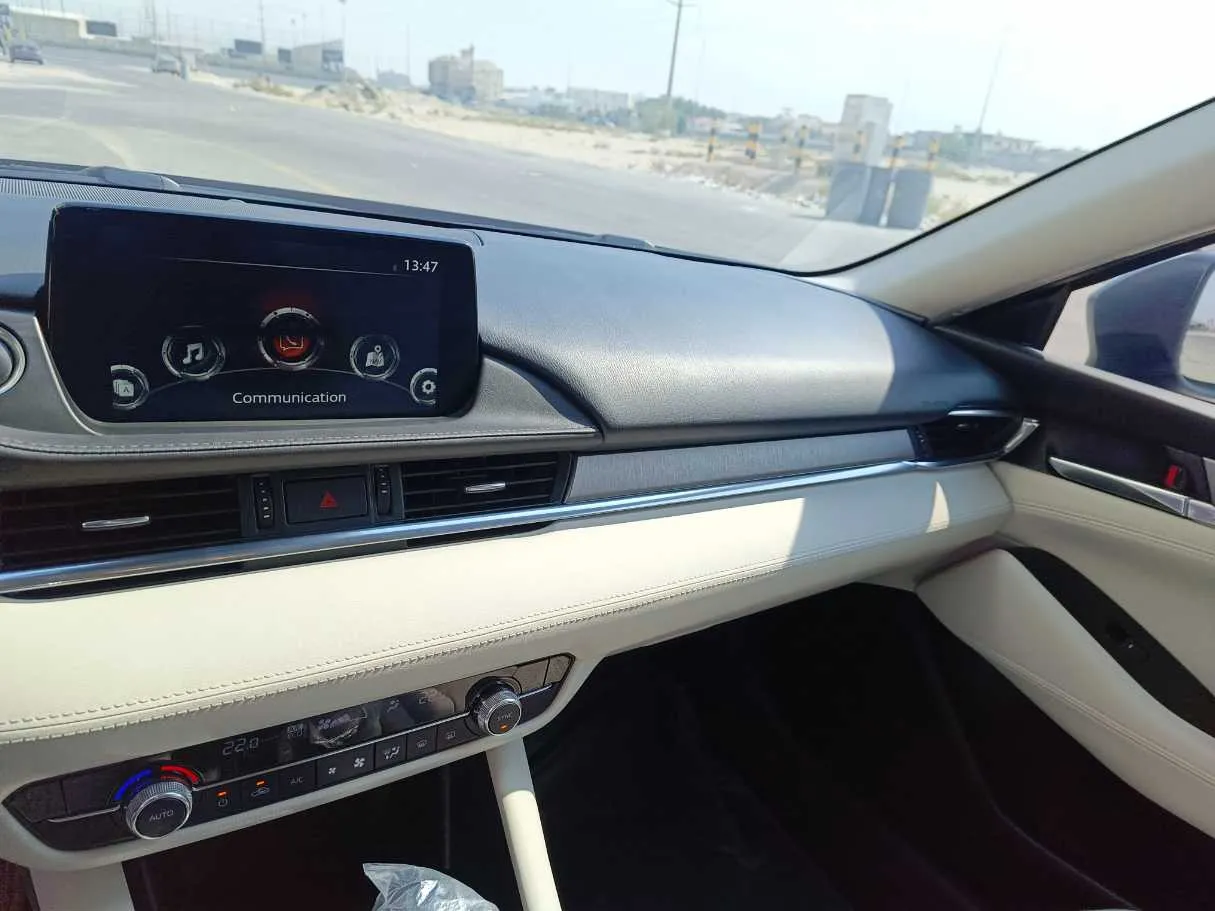 Car image 26