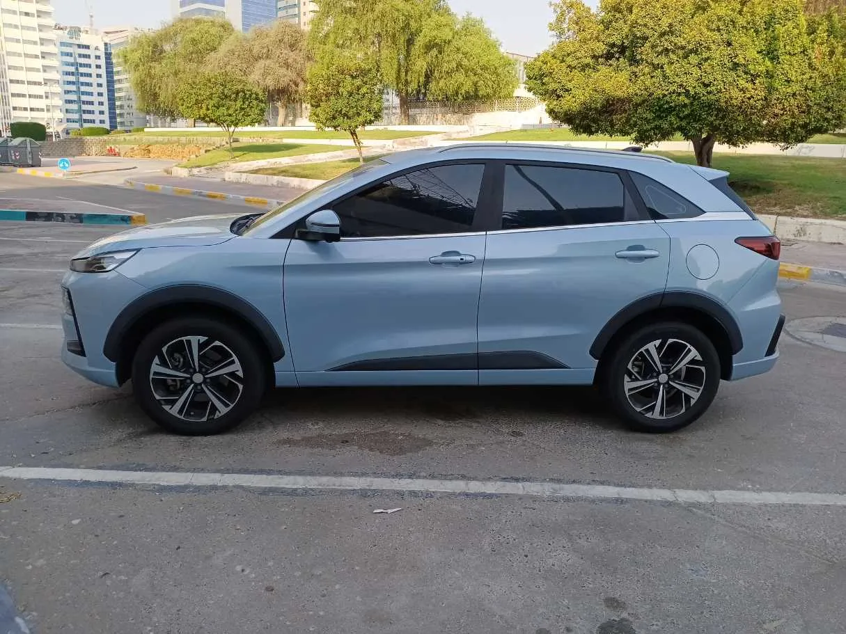 Car image 8
