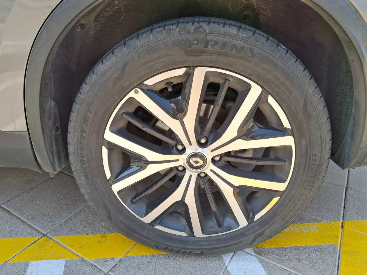 Car image 9