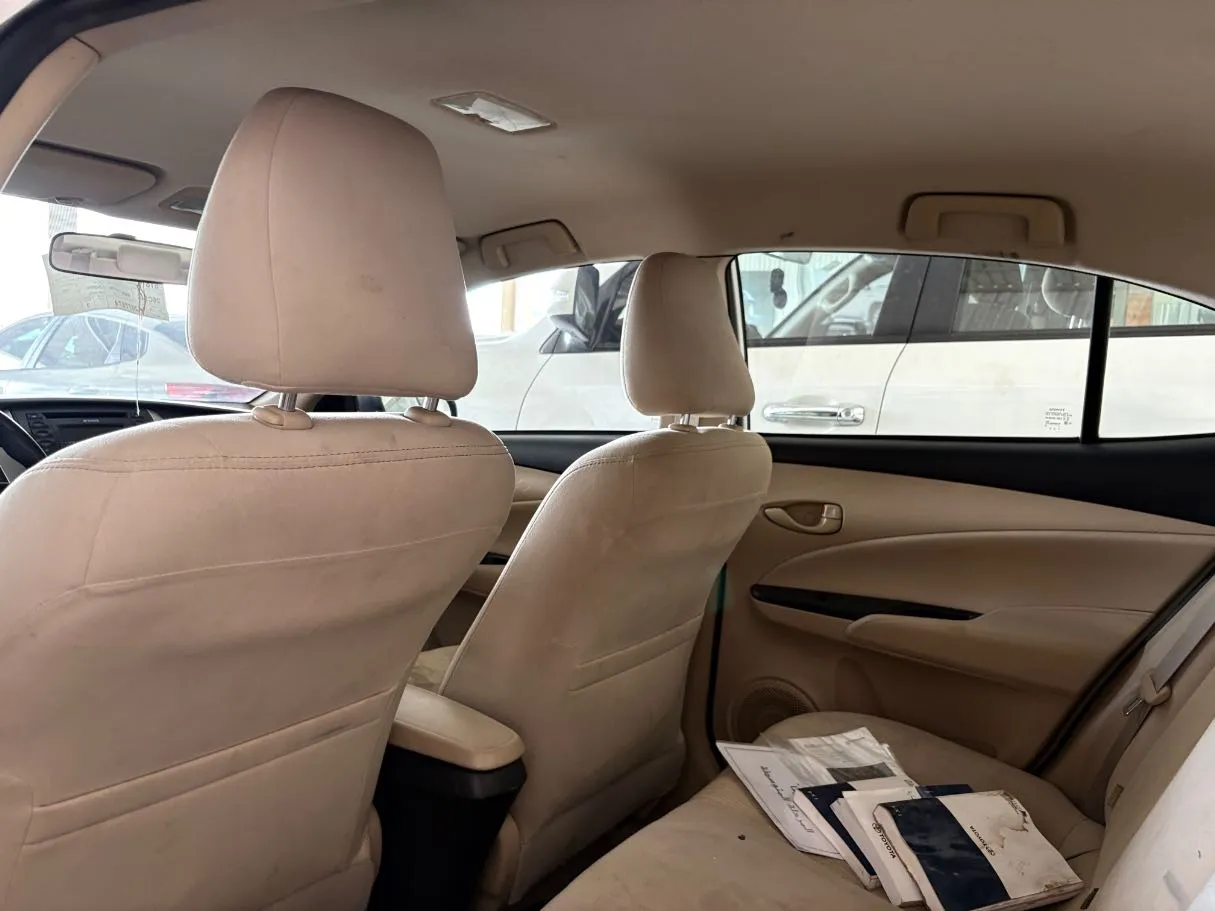 Car image 18